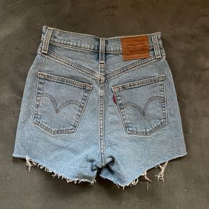 Levi’s Ribcage light wash shorts, size 24, never worn !